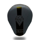 Classic Rewon handpratzen for boxing, black Maya Hide leather training pads for precision strikes and durability, ideal for fitness boxing.