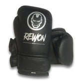 Schwarze Rewon Boxhandschuhe für Kinder, ideal für Boxen, Fitness und Kickboxen, mit hochwertiger Schaumpolsterung für Stoßdämpfung.