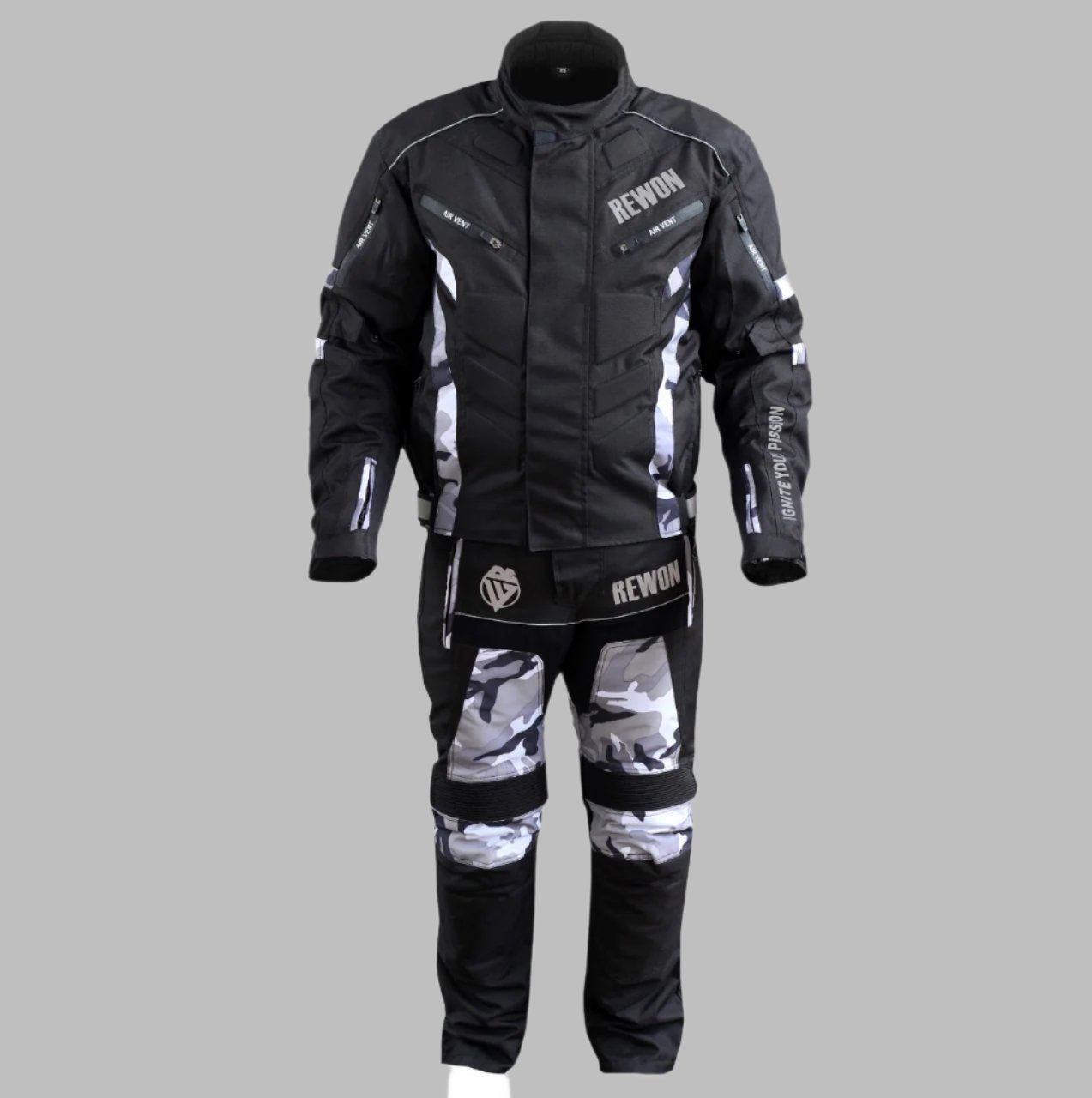 Schwarzer zweiteiliger Cordura Moto Anzug für Motorsport; ideal für Boxen und Fitness Kombinationen. Langlebiges Textilmaterial.