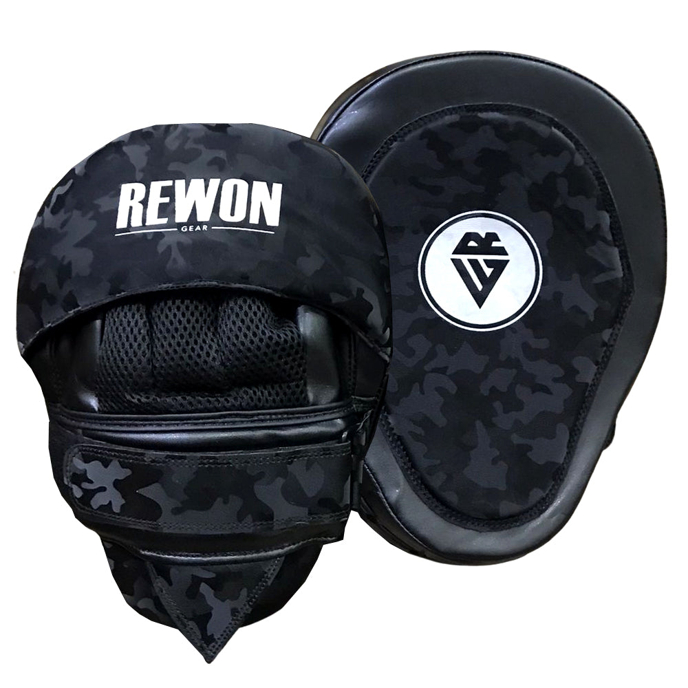 Rewon camouflage boxing focus mitts made from Maya Hide leather for optimal shock absorption, ideal for box training and fitness.
