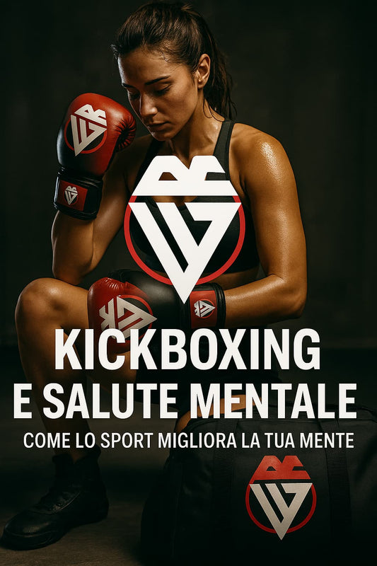 Donna che pratica kickboxing in palestra,