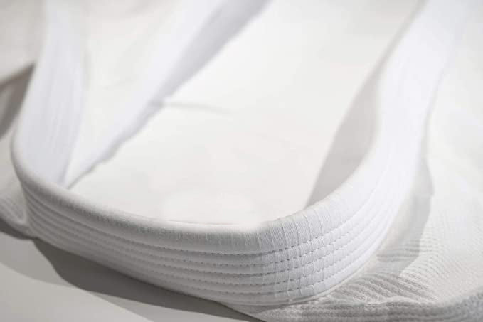 Rewon Basic 1.5 Ju Jutsu Gi in white, ideal for boxing training, kickboxing, and MMA, includes free belt, fitness and boxing equipment.